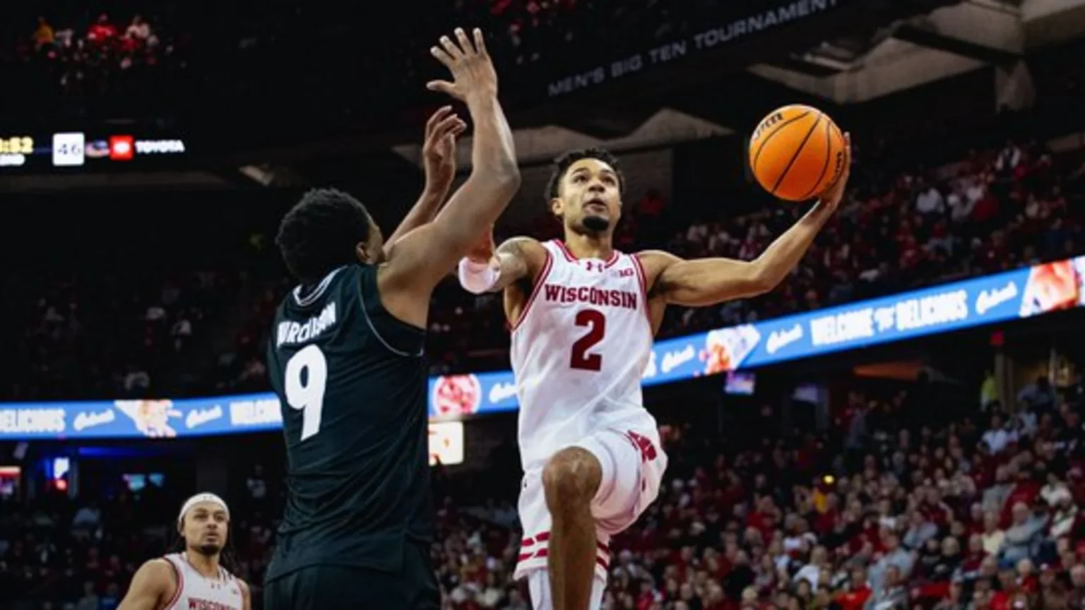 Wisconsin Badgers Beat Milwaukee 80‑60