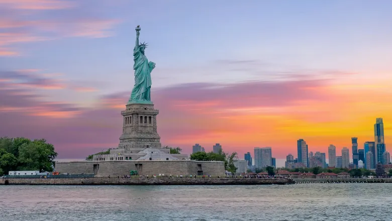 US Travel Emissions Drop Despite Sector Growth US Travel Emissions Drop Despite Sector Growth